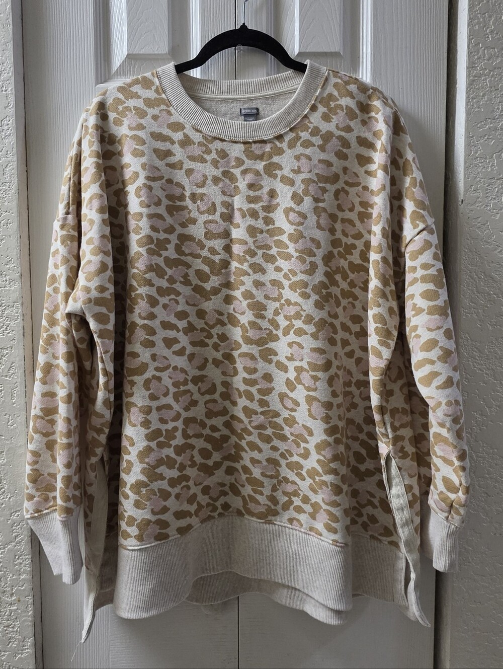 Aerie Oversized Cream Crewneck Sweater with Tan & Light Pink Leopard Print